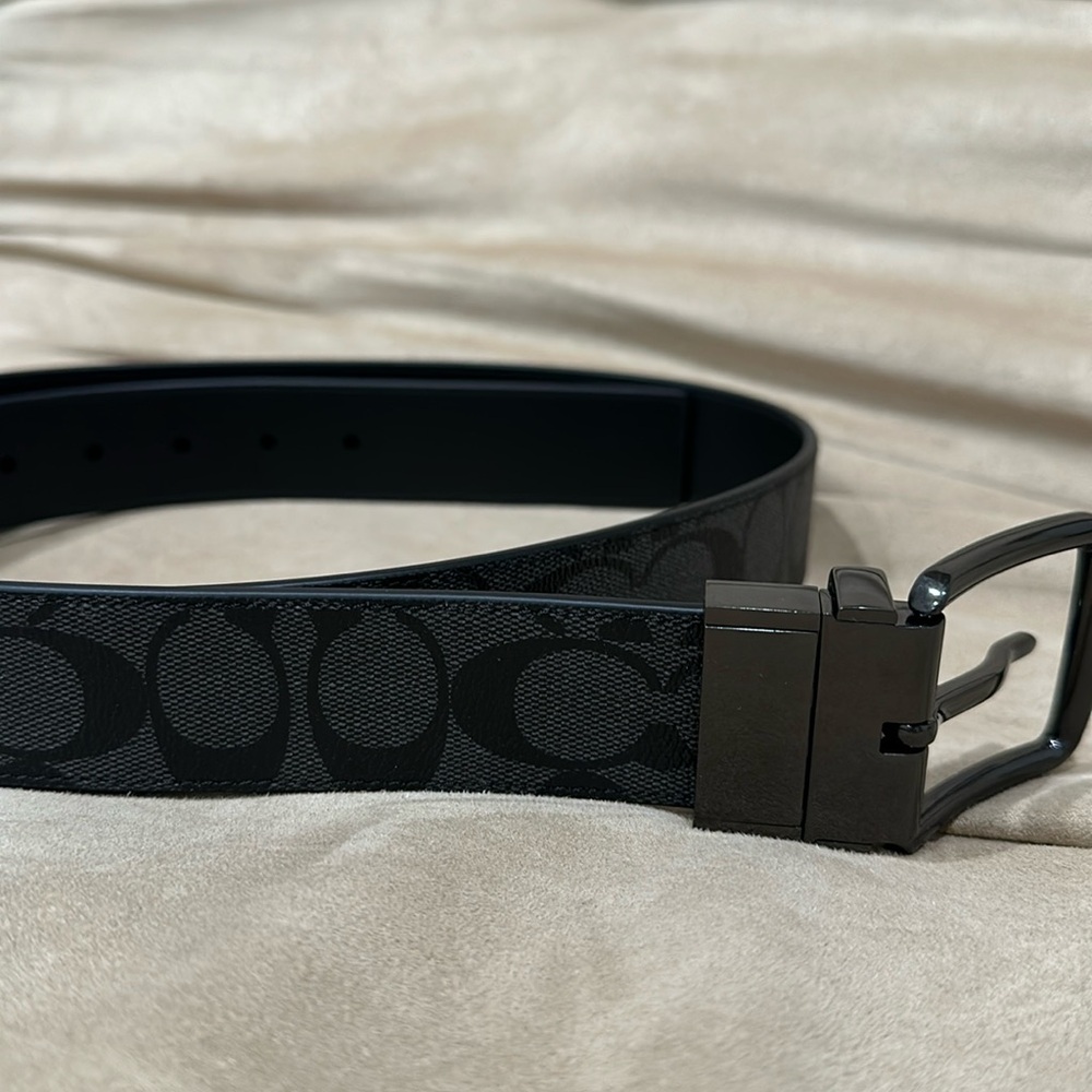 BRAND NEW reversible leather coach belt (Black leather and coach pattern)